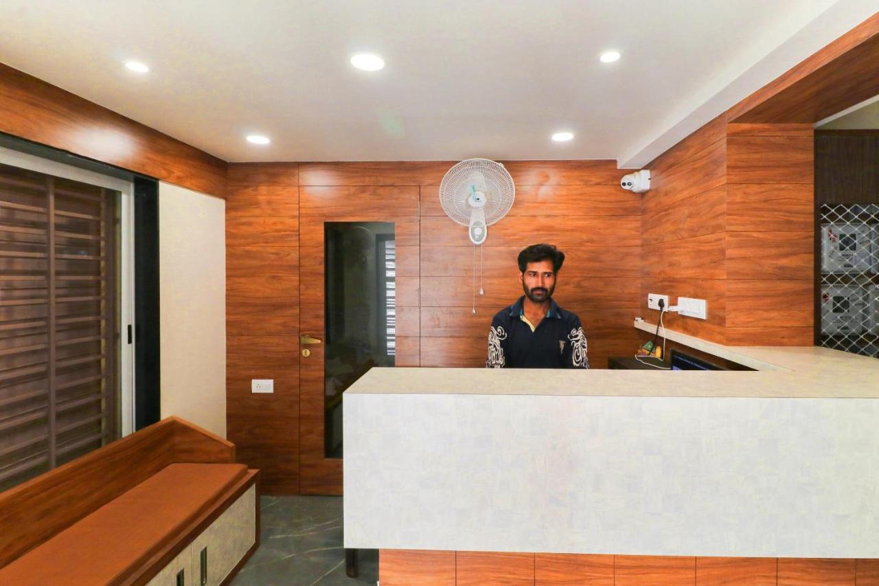 Oyo 63903 Hotel Shree Ram Villa Дварка Экстерьер фото