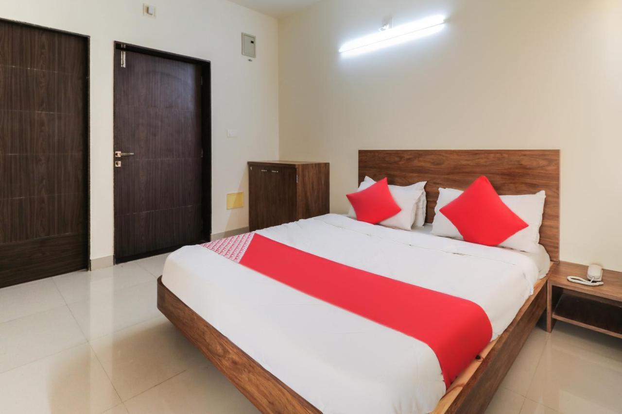 Oyo 63903 Hotel Shree Ram Villa Дварка Экстерьер фото